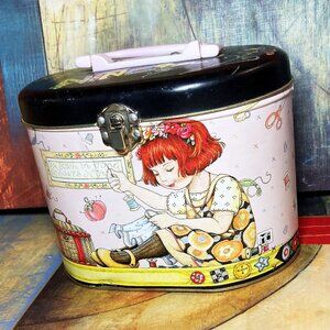 VINTAGE ME MARY ENGELBREIT TIN CONTAINER SEWING TIN BOX CO. ME INK OVAL STORAGE